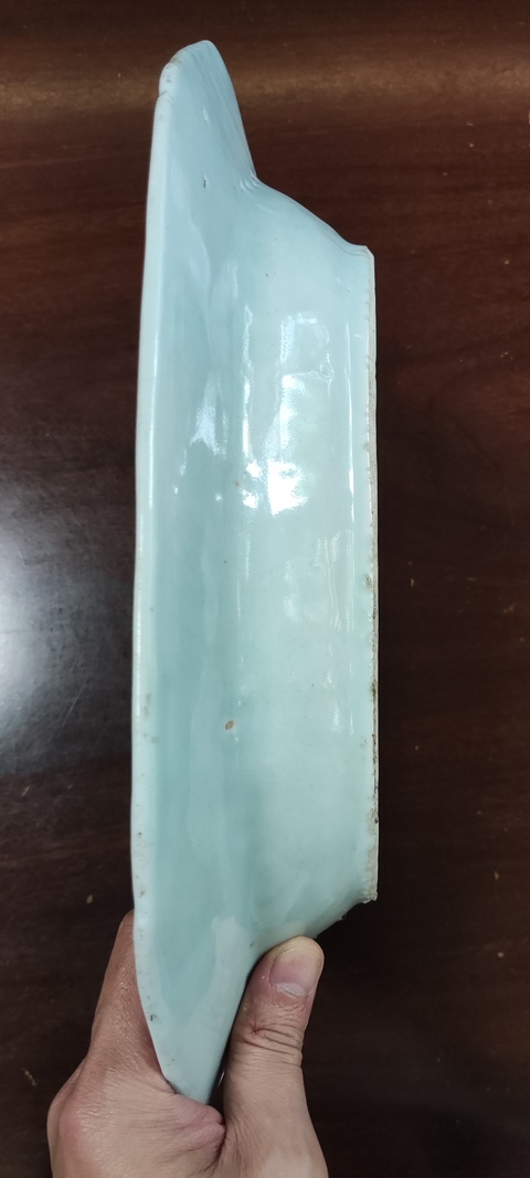 古玩陶瓷樓臺亭閣山水紋青花盤真品鑒賞圖
