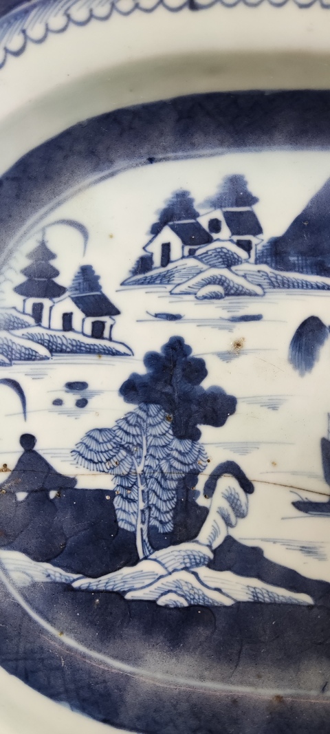 古玩陶瓷樓臺亭閣山水紋青花盤真品鑒賞圖