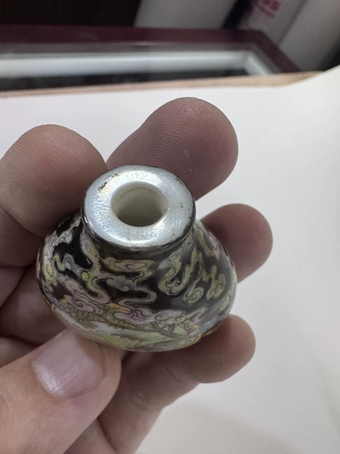 古玩陶瓷料器畫琺瑯鼻煙壺真品鑒賞圖