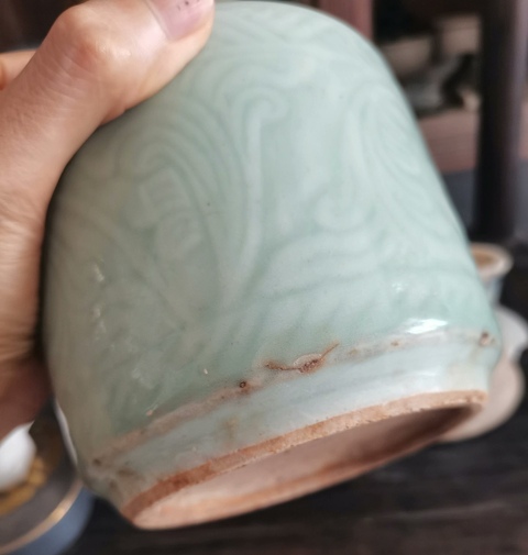 古玩陶瓷清中晚期青釉暗刻香爐真品鑒賞圖