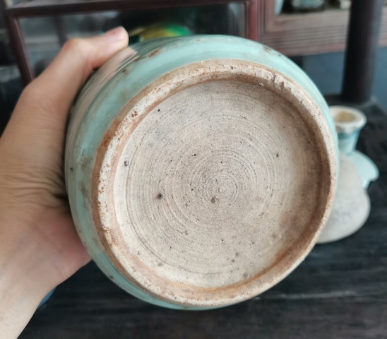 古玩陶瓷清中晚期青釉暗刻香爐真品鑒賞圖