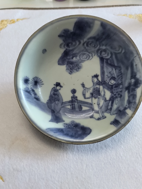 古玩陶瓷外翠青內青花人物故事紋盤真品鑒賞圖