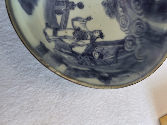 古玩陶瓷外翠青內青花人物故事紋盤真品鑒賞圖