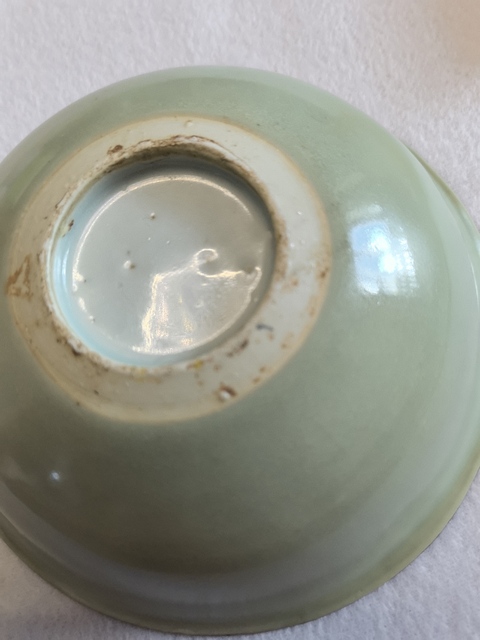 古玩陶瓷外翠青內青花人物故事紋盤真品鑒賞圖
