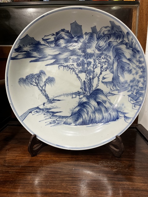 古玩陶瓷雙圈足山水紋青花盤真品鑒賞圖