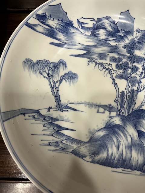古玩陶瓷雙圈足山水紋青花盤真品鑒賞圖