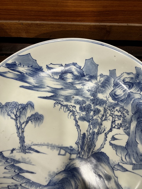古玩陶瓷雙圈足山水紋青花盤真品鑒賞圖