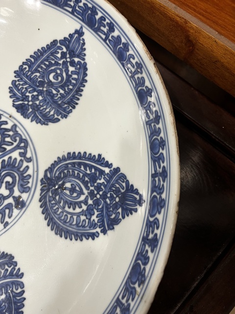 古玩陶瓷花卉紋青花雙圈足盤真品鑒賞圖