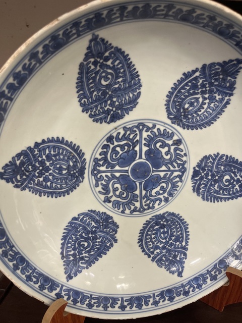 古玩陶瓷花卉紋青花雙圈足盤真品鑒賞圖