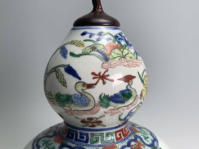 古玩陶瓷清晚期·青花加彩蓮池鴛鴦紋葫蘆瓶拍賣，當(dāng)前價(jià)格5152元
