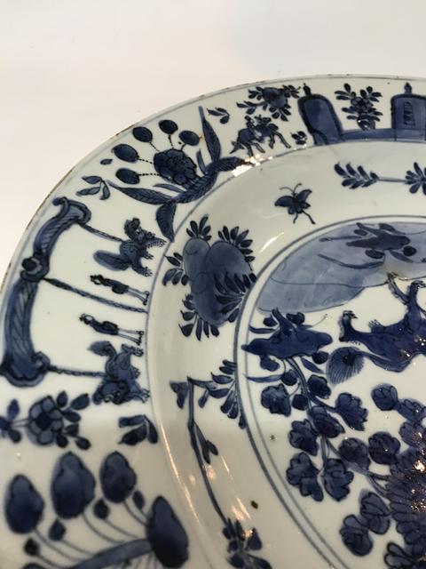 古玩陶瓷瑞獸紋青花盤真品鑒賞圖