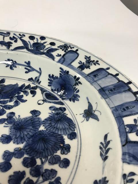 古玩陶瓷瑞獸紋青花盤真品鑒賞圖