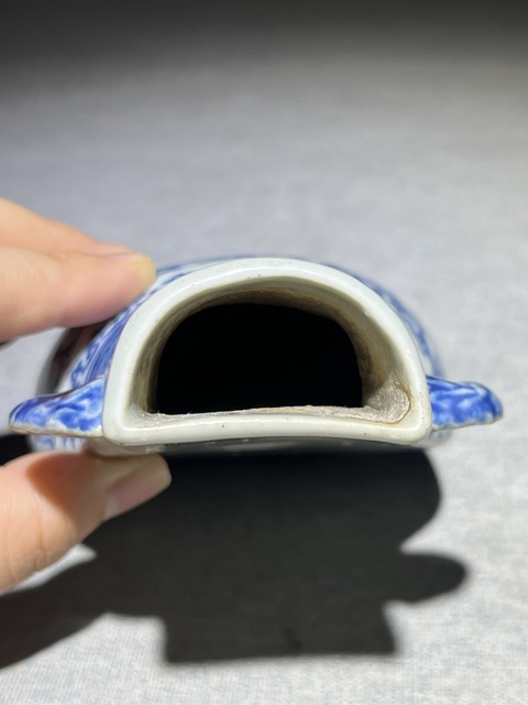 古玩陶瓷清中期青花纏枝蓮紋雙象耳壁瓶真品鑒賞圖