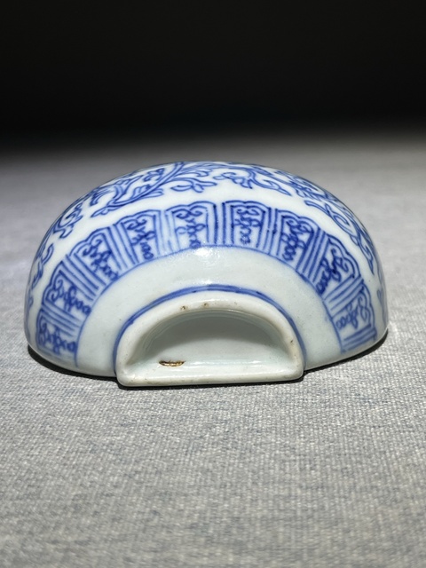 古玩陶瓷清中期青花纏枝蓮紋雙象耳壁瓶真品鑒賞圖