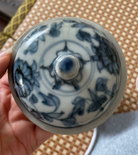 古玩陶瓷青花花卉紋蓋罐真品鑒賞圖