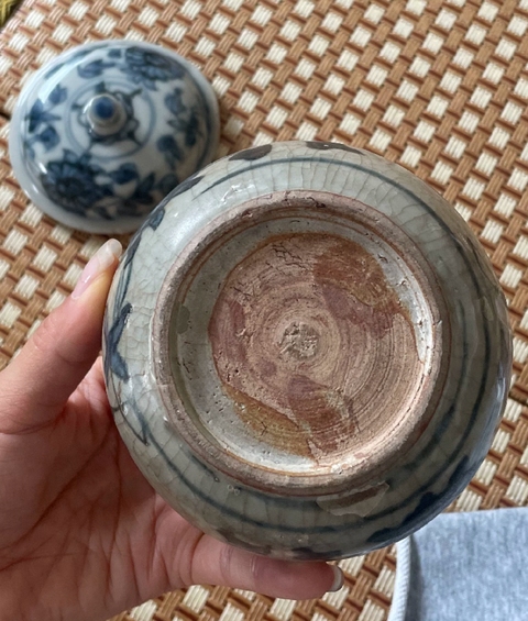 古玩陶瓷青花花卉紋蓋罐真品鑒賞圖