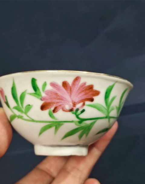 古玩陶瓷花卉紋茶圓真品鑒賞圖