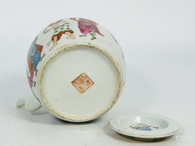 古玩陶瓷粉彩進寶圖提梁壺真品鑒賞圖
