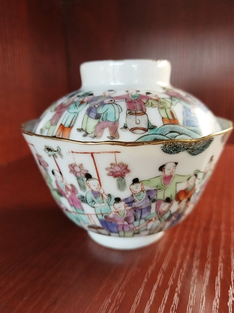古玩陶瓷粉彩百子鬧春圖蓋碗真品鑒賞圖