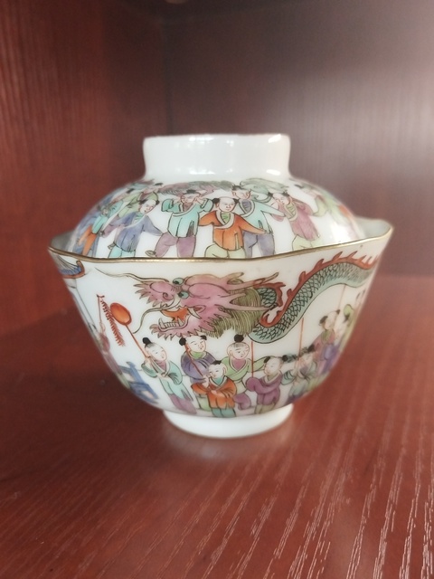 古玩陶瓷粉彩百子鬧春圖蓋碗真品鑒賞圖