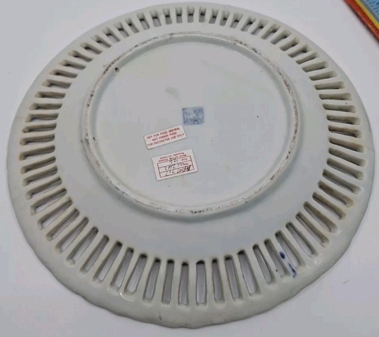 古玩陶瓷粉彩族徽水果盤真品鑒賞圖