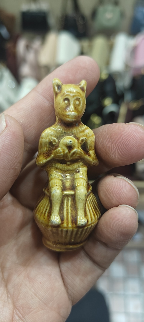 古玩陶瓷民國黃釉靈猴瓷塑真品鑒賞圖