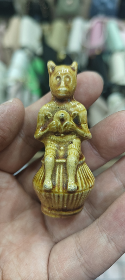 古玩陶瓷民國黃釉靈猴瓷塑真品鑒賞圖