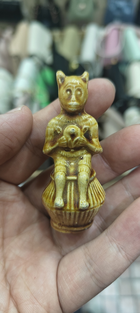 古玩陶瓷民國黃釉靈猴瓷塑真品鑒賞圖