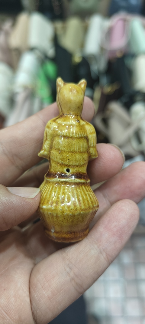 古玩陶瓷民國黃釉靈猴瓷塑真品鑒賞圖