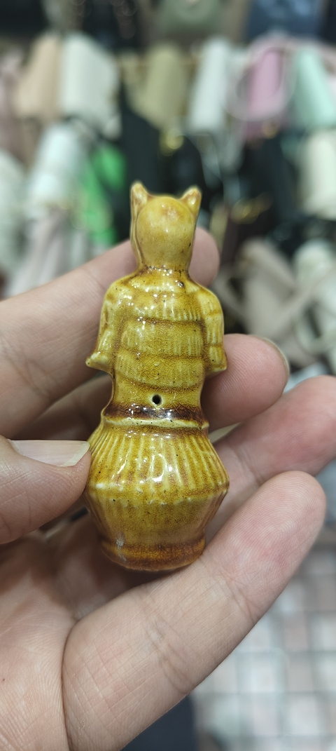 古玩陶瓷民國黃釉靈猴瓷塑真品鑒賞圖
