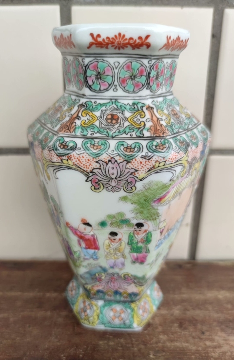 古玩陶瓷嬰戲紋六方瓶真品鑒賞圖