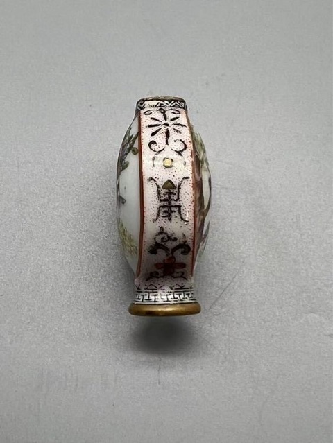 古玩陶瓷粉彩鼻煙壺真品鑒賞圖