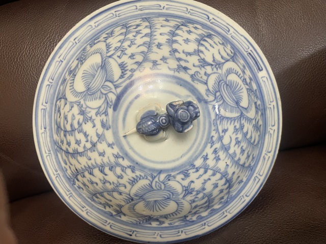 古玩陶瓷纏枝花卉紋青花四系粥罐真品鑒賞圖