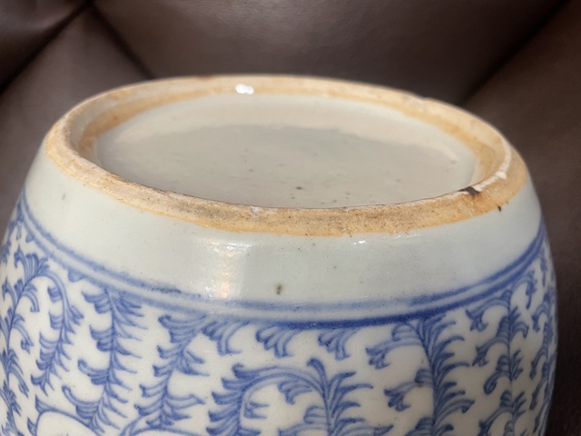 古玩陶瓷纏枝花卉紋青花四系粥罐真品鑒賞圖