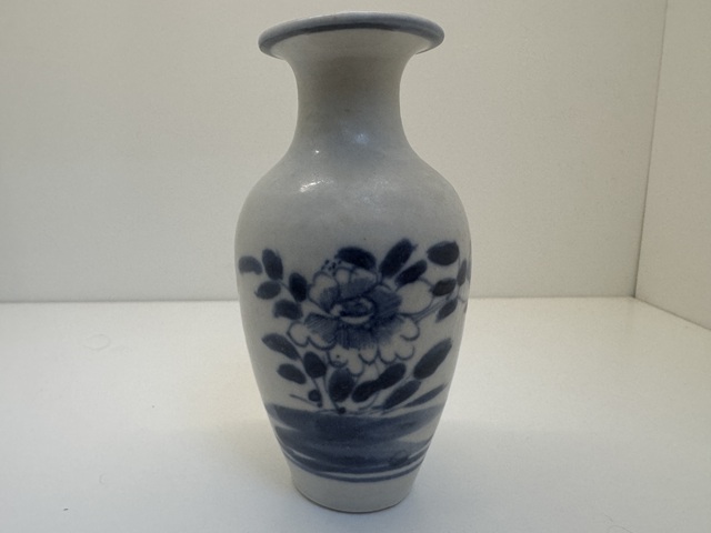古玩陶瓷清中期 青花纏枝花卉紋觀音瓶拍賣,當(dāng)前價(jià)格1680元