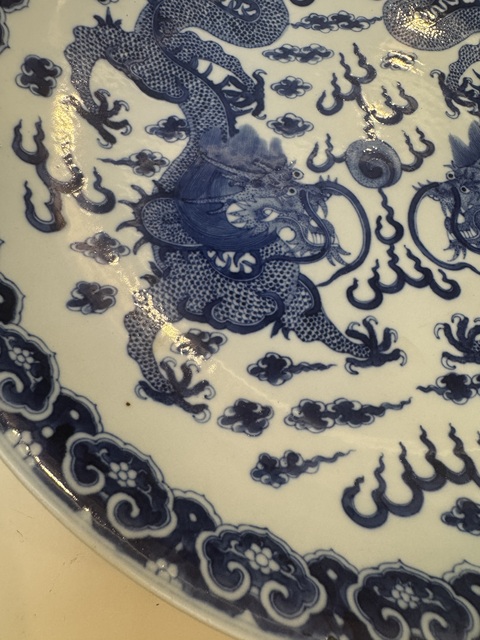 古玩陶瓷二龍戲珠雙圈足青花盤真品鑒賞圖