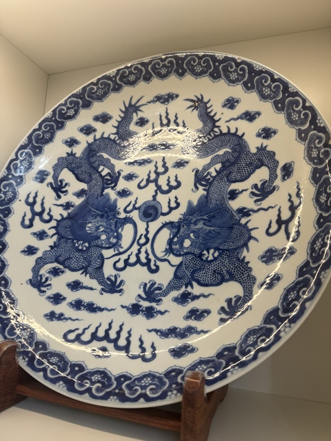 古玩陶瓷二龍戲珠雙圈足青花盤真品鑒賞圖