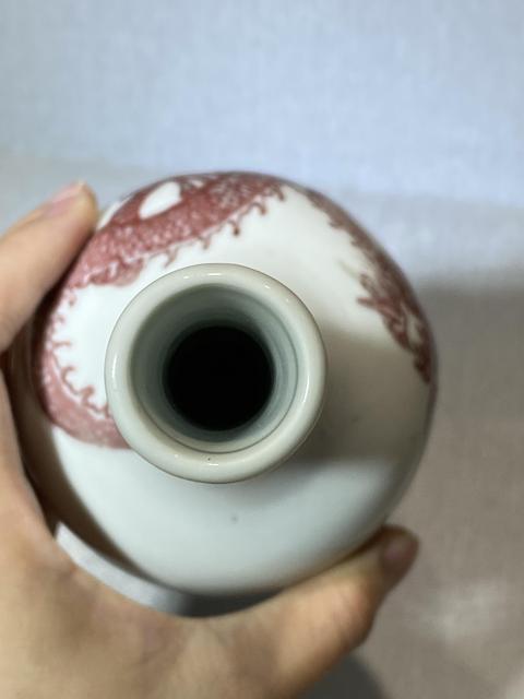 古玩陶瓷釉里紅龍紋長頸瓶真品鑒賞圖