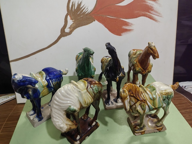 古玩陶瓷三彩馬俑真品鑒賞圖