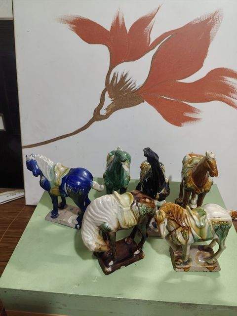 古玩陶瓷三彩馬俑真品鑒賞圖