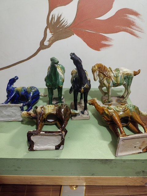 古玩陶瓷三彩馬俑真品鑒賞圖