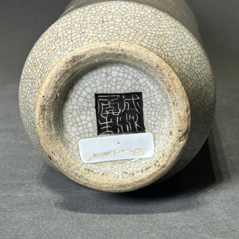 古玩陶瓷哥釉青花加彩人物故事紋撇口瓶真品鑒賞圖