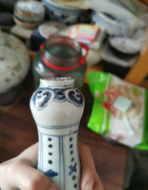 古玩陶瓷青花海馬紋蒜頭瓶,模糊,偏老真品鑒賞圖