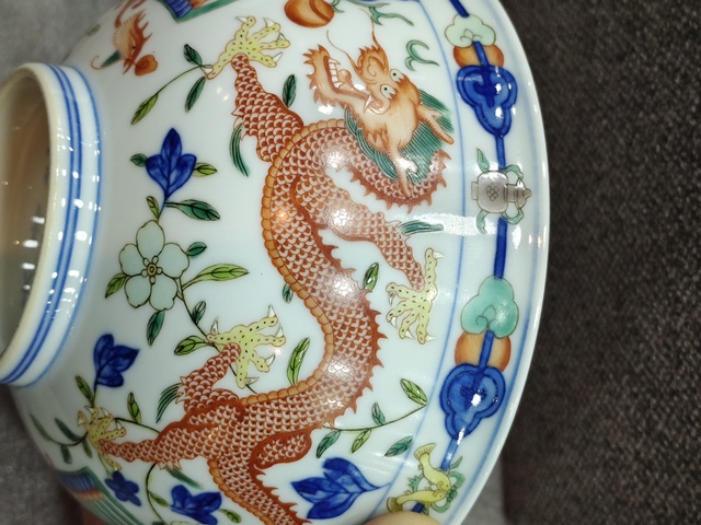 古玩陶瓷清光緒青花五彩龍鳳紋碗。真品鑒賞圖