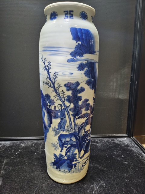 古玩陶瓷明末清初青花人物紋筒瓶真品鑒賞圖