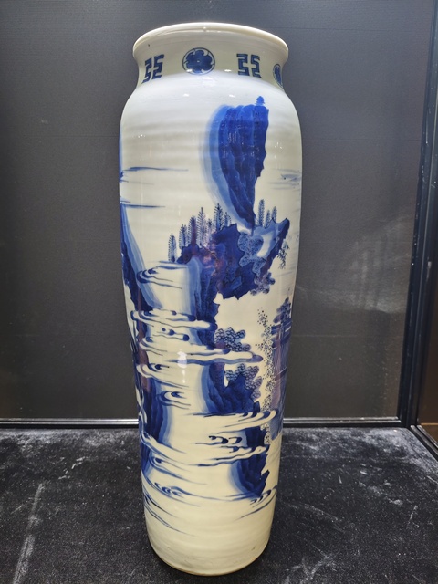 古玩陶瓷明末清初青花人物紋筒瓶真品鑒賞圖