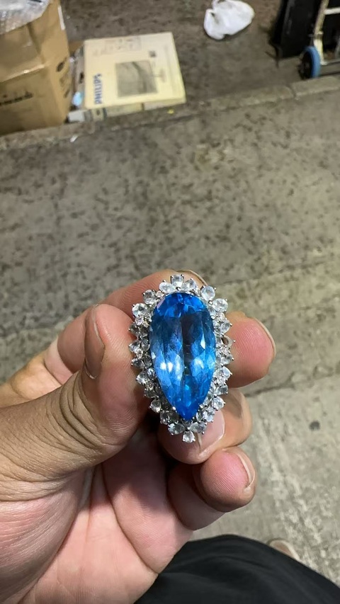 古玩玉器海藍(lán)寶石戒指真品鑒賞圖
