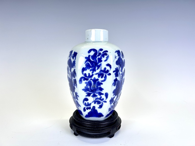 古玩陶瓷清康熙·青花花卉六方瓶拍賣,當前價格2384元