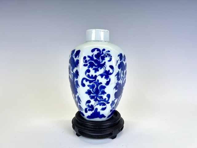 古玩陶瓷清康熙·青花花卉六方瓶拍賣,當前價格2384元