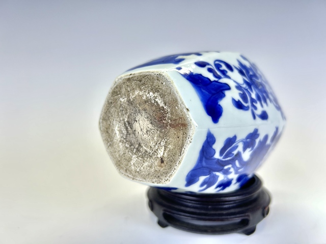古玩陶瓷清康熙·青花花卉六方瓶拍賣,當前價格2384元